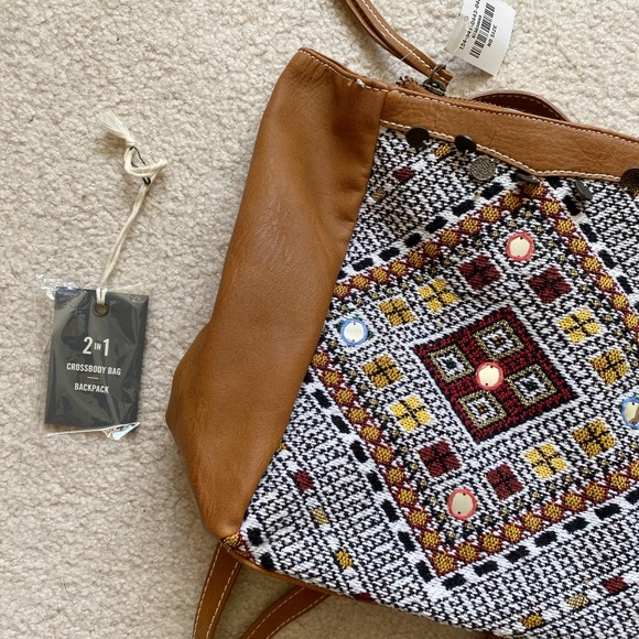 Abercrombie and Fitch 2 in 1 Crossbody/Backpack - Picture 2 of 3